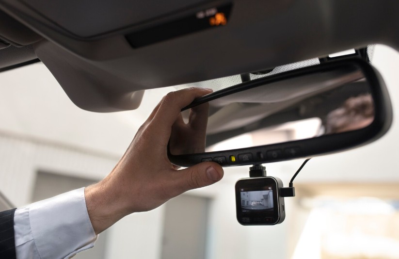 Можно ли ставить видеорегистратор в машину: нововведения 2024 года